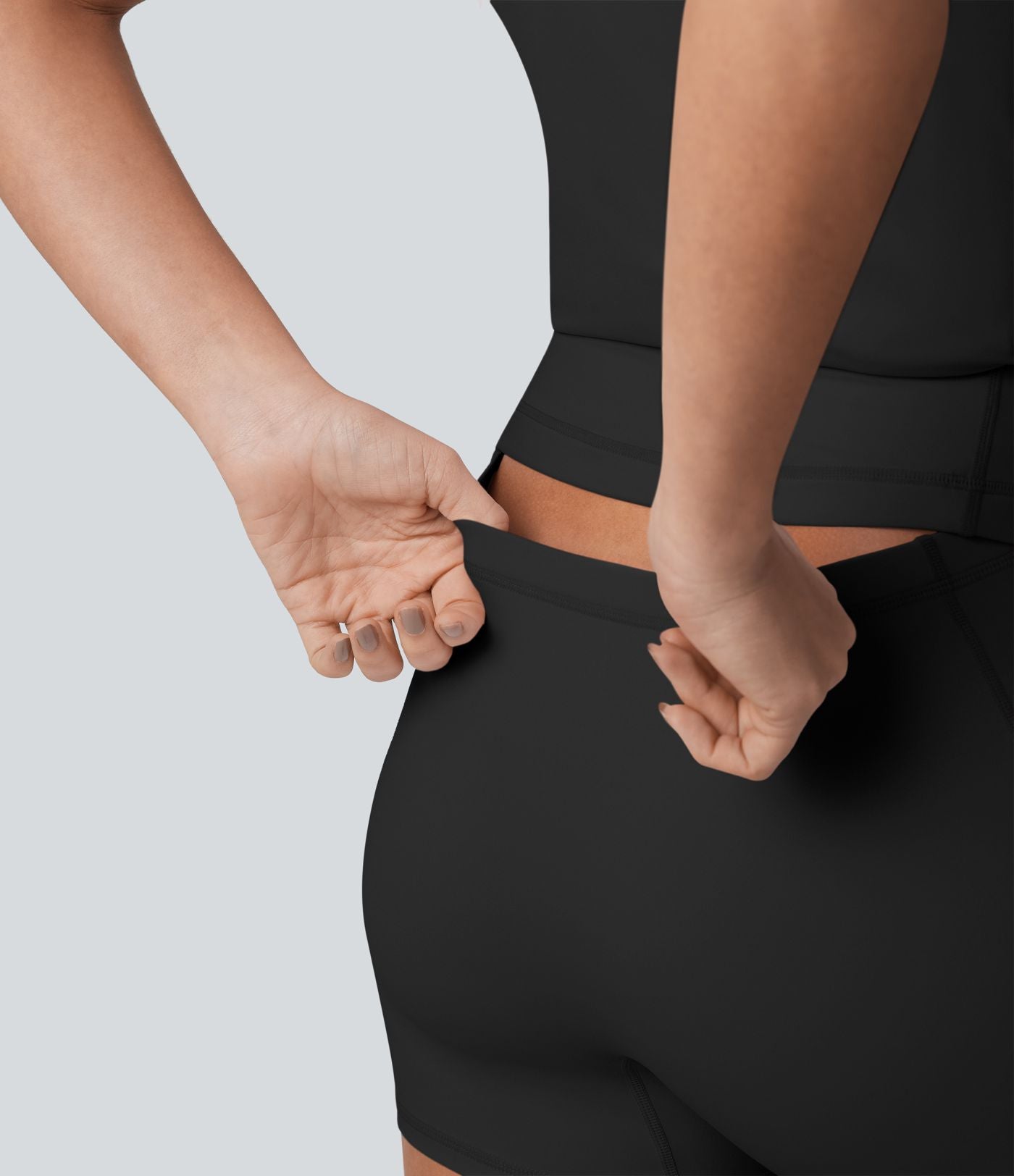 Robe de sport mini de yoga SoftlyZero™ col rond sans manches 2-en-1 effet frais InstantCool avec poches, accès facile Easy Peasy