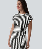 Robe T-shirt casual midi col rond manches courtes rayures gauffrées à ourlet asymétrique fendu