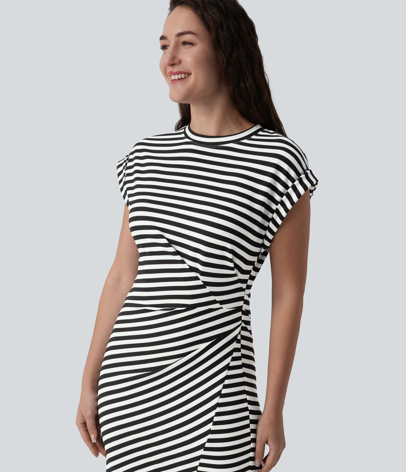 Robe T-shirt casual midi col rond manches courtes rayures gauffrées à ourlet asymétrique fendu