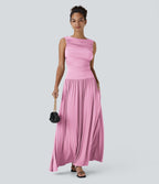 Robe longue à encolure bateau, bretelles asymétriques, côtés froncés et poches