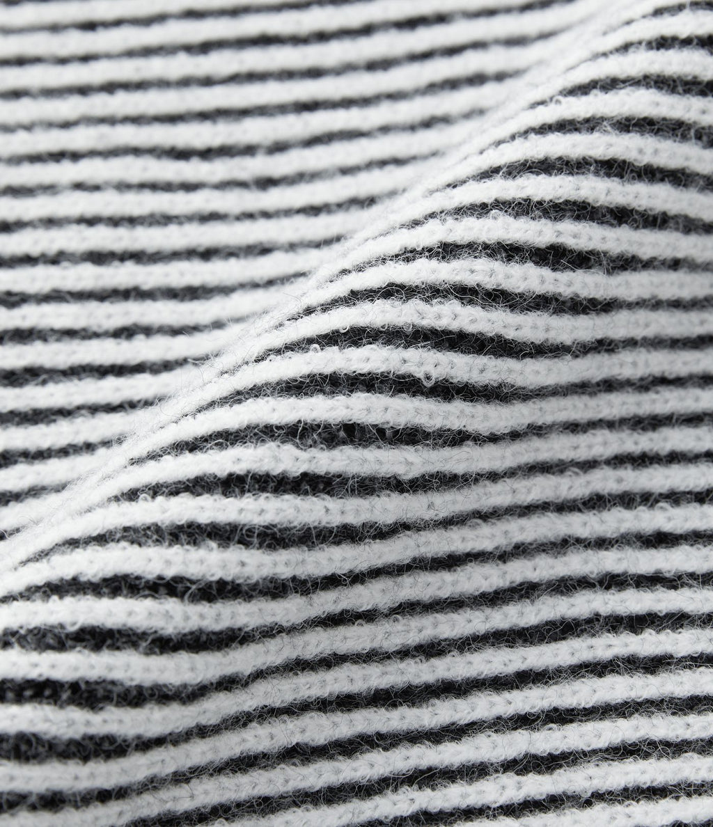 Pull col rond motif rayé bicolore à manches longues