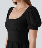 Robe longue de villégiature fluide à col carré, manches bouffantes, laçage et taille cintrée