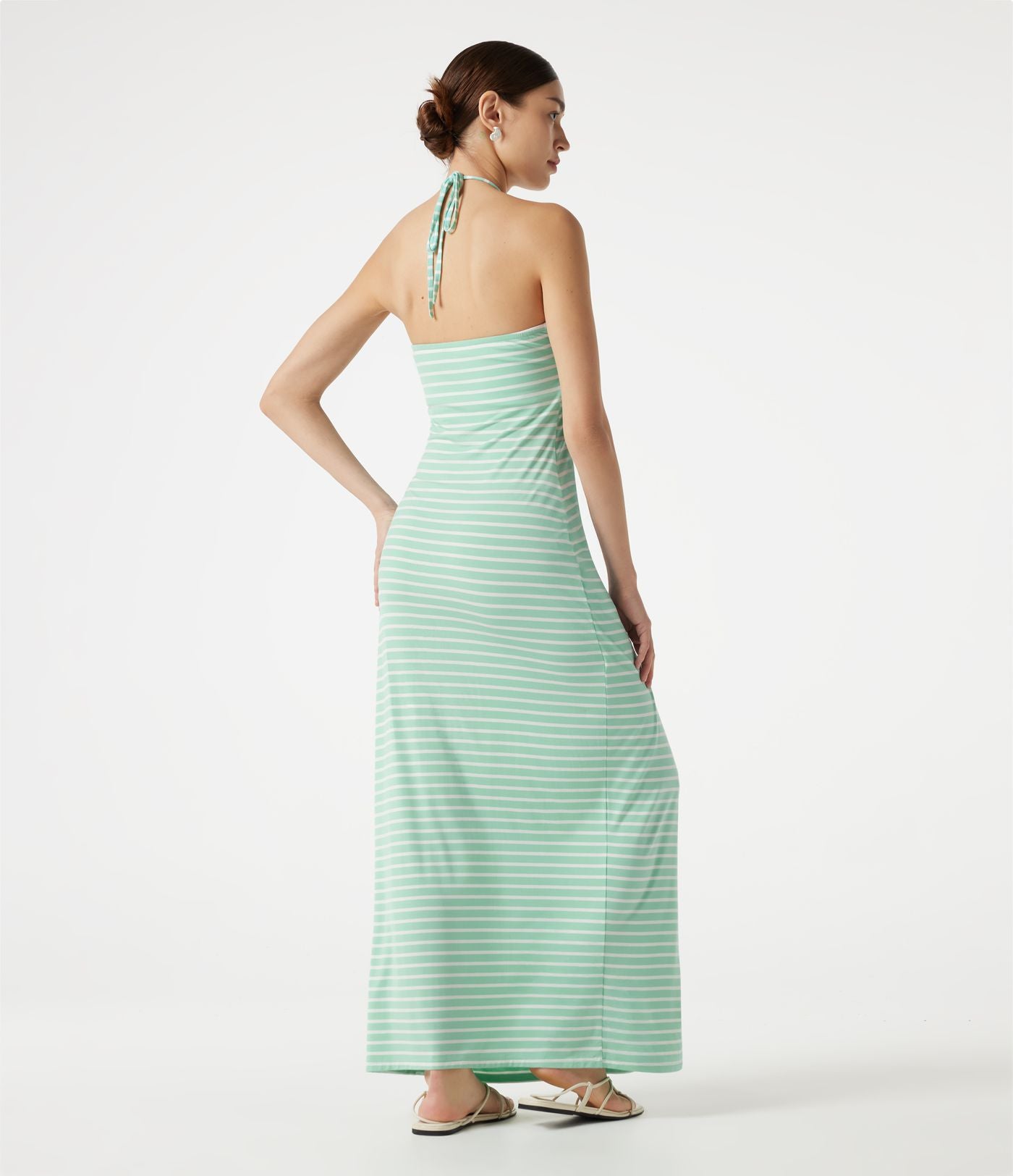 Robe maxi de plage à rayures col halter avec brassière intégrée, lien noué au dos et poches
