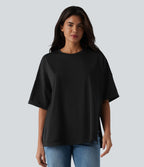 T-shirt décontracté col rond manches retroussées avec ourlet fendu