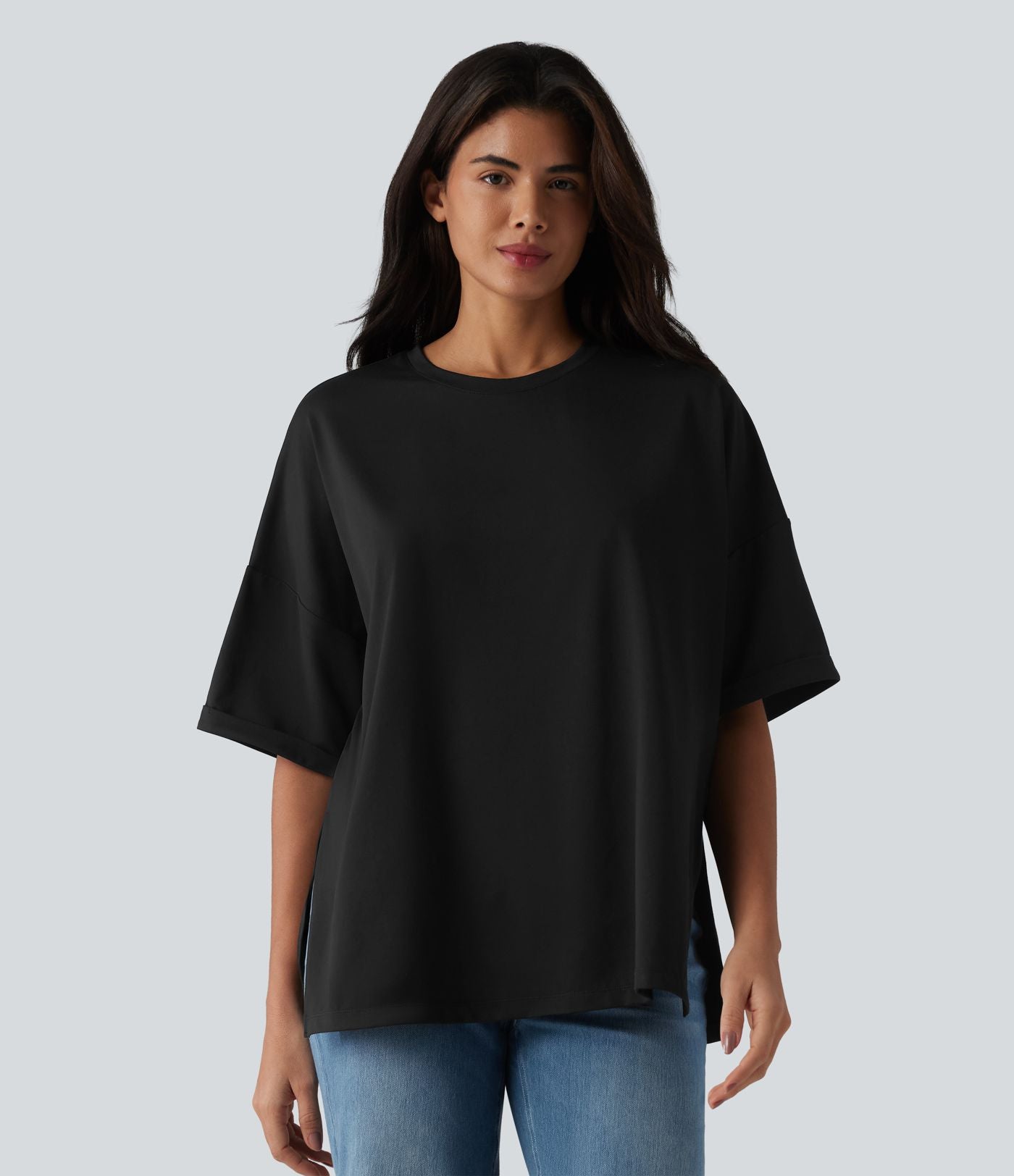 T-shirt décontracté col rond manches retroussées avec ourlet fendu