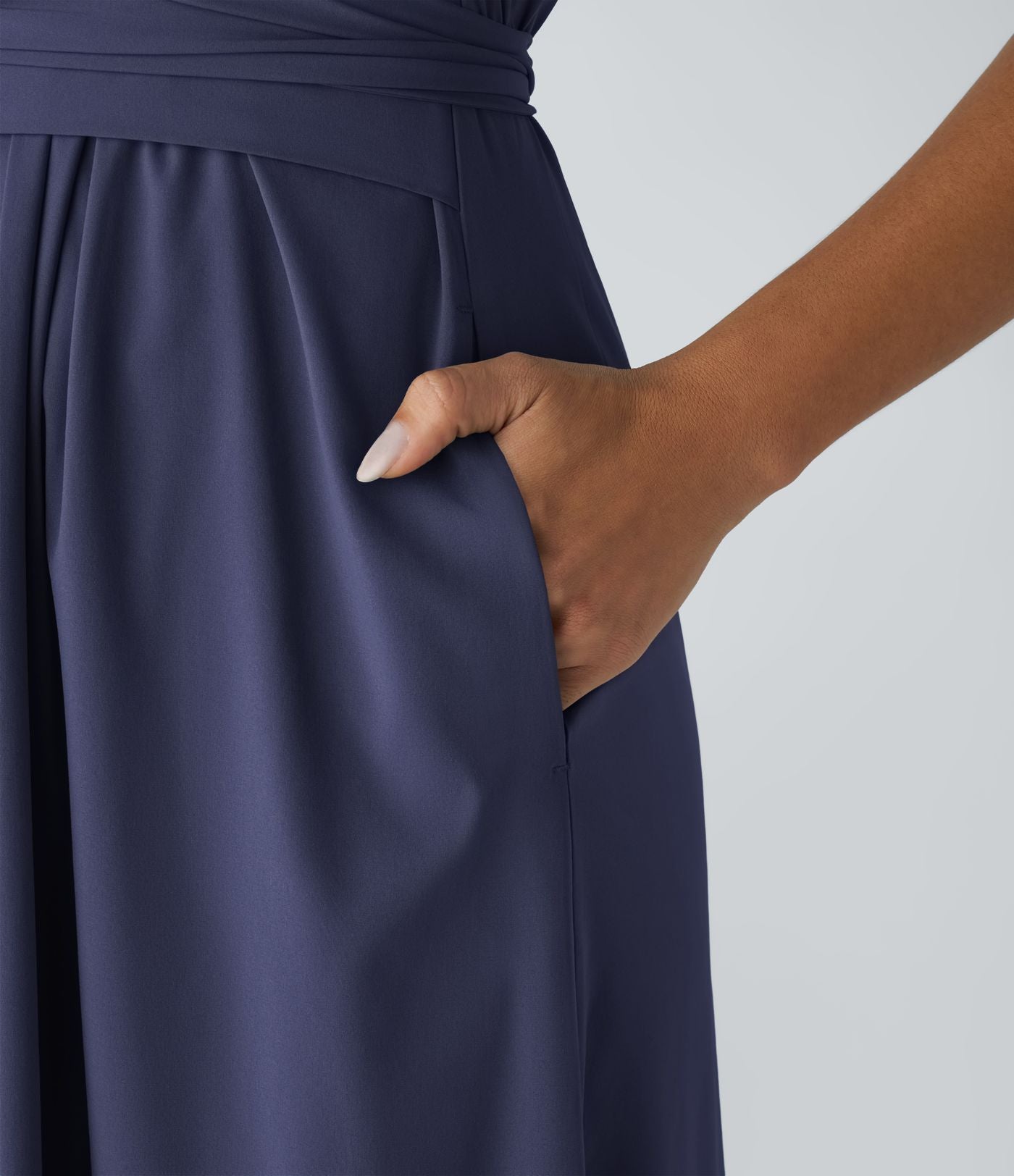 Breezeful™ Robe Mi-Longue Col en V Manches Courtes Poche Latérale Nouée au Dos Séchage Rapide