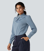 Chemise esprit bureau défroissage facile avec col lavallière, manches longues bouffantes et zip invisible au dos