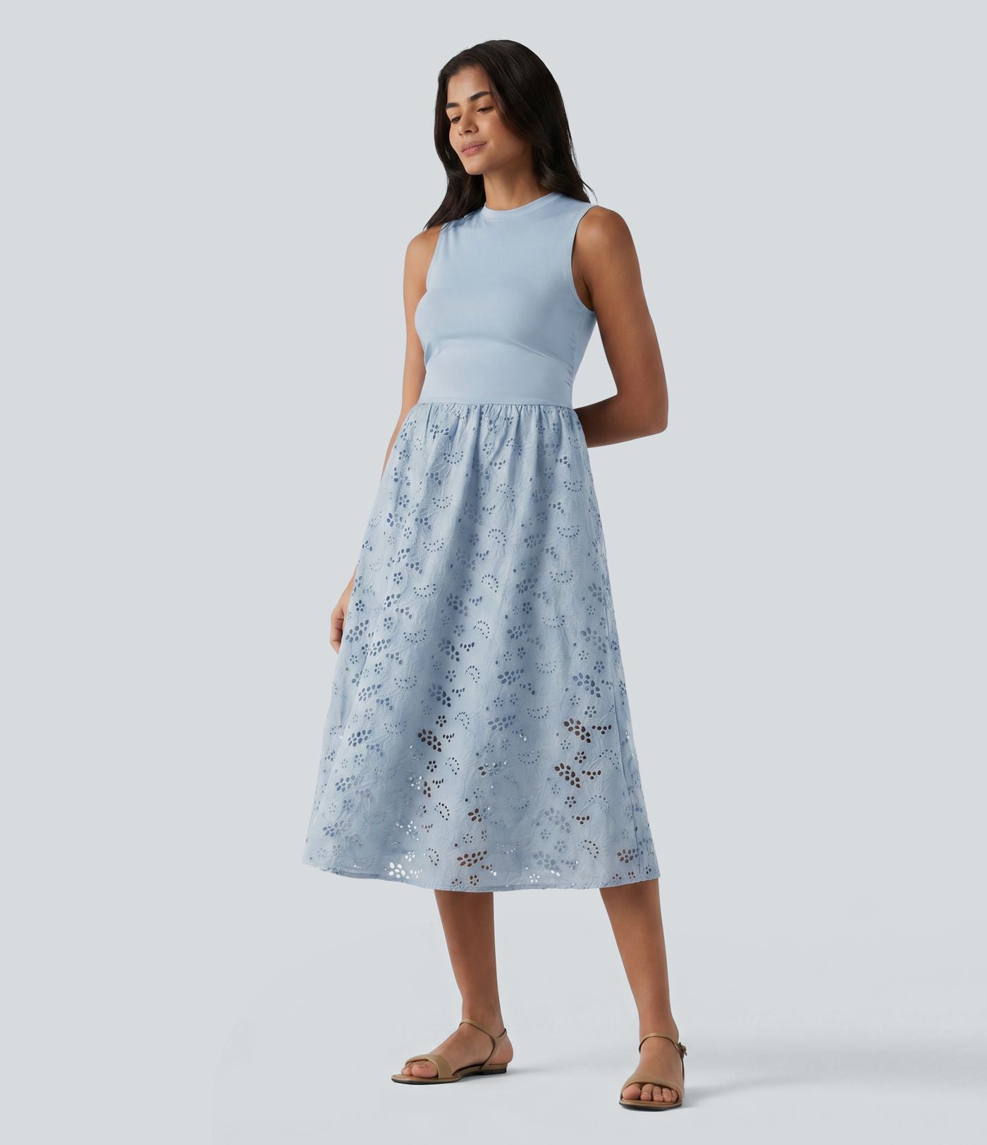 Robe midi de villégiature sans manches col rond à broderie anglaise, avec poches