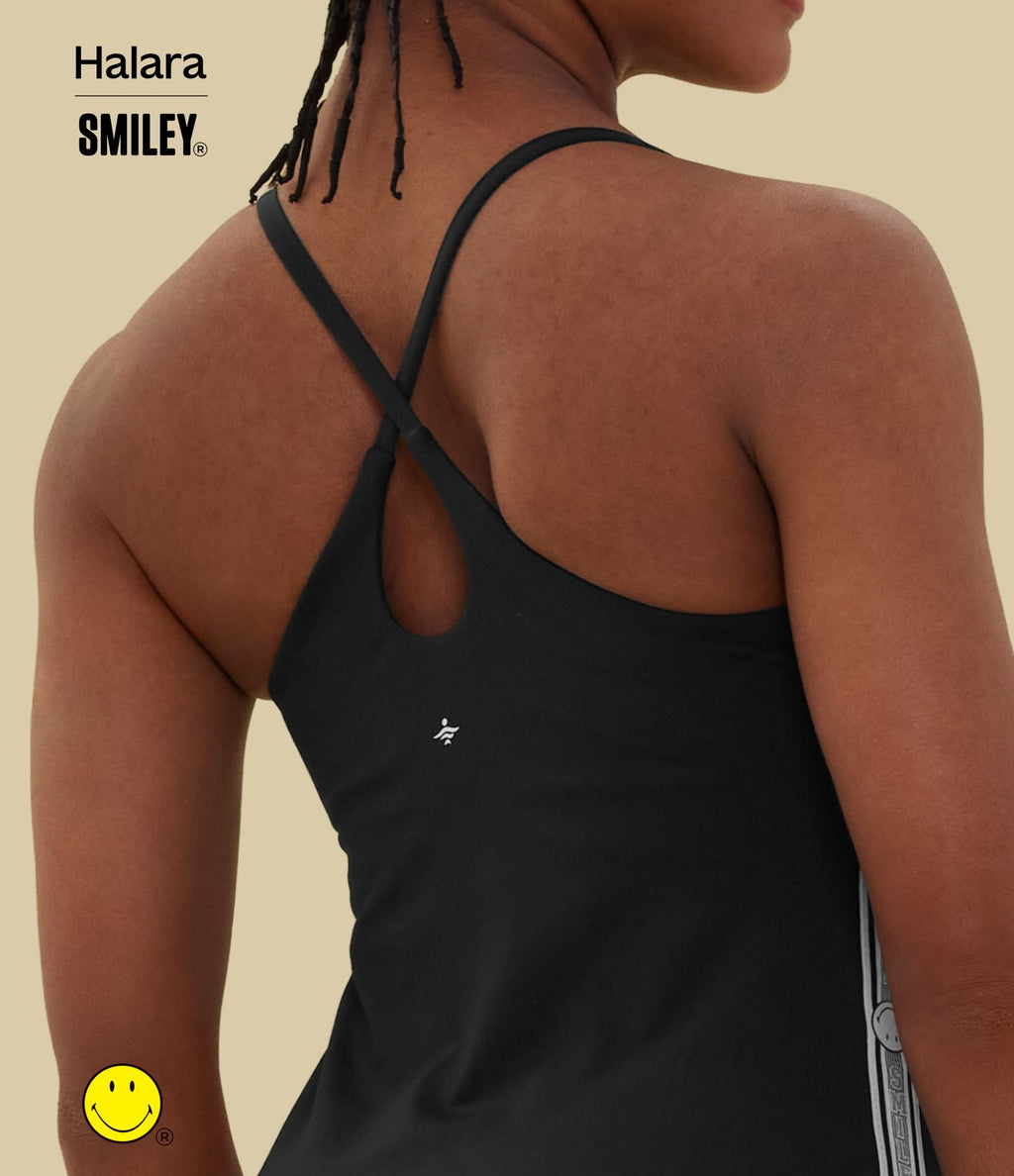 Robe sport mini dos ouvert Halara X Smiley® SoftlyZero™ Plush – Édition Easy Peasy