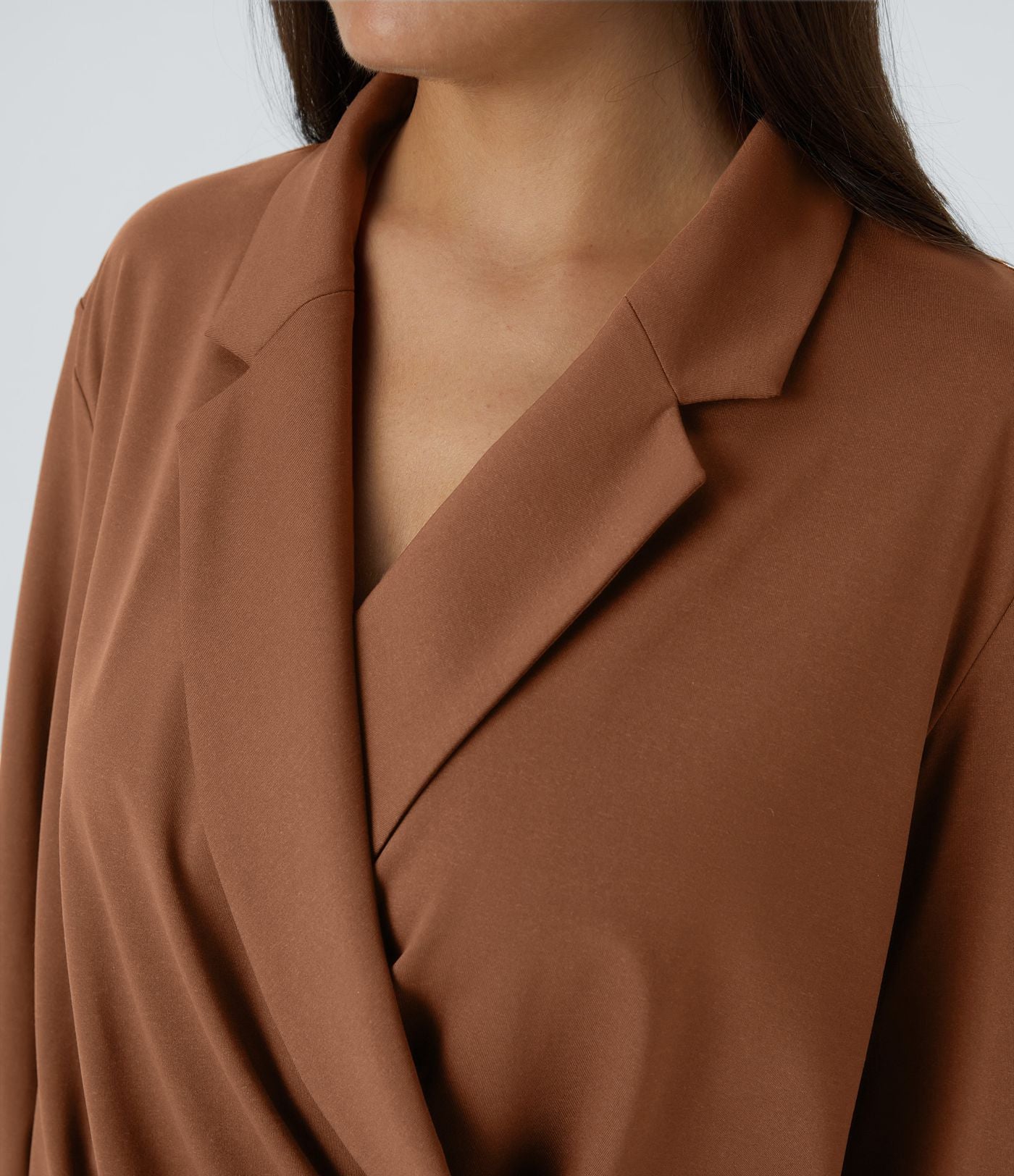 Chemise de travail à col cranté, coupe croisée et manches longues