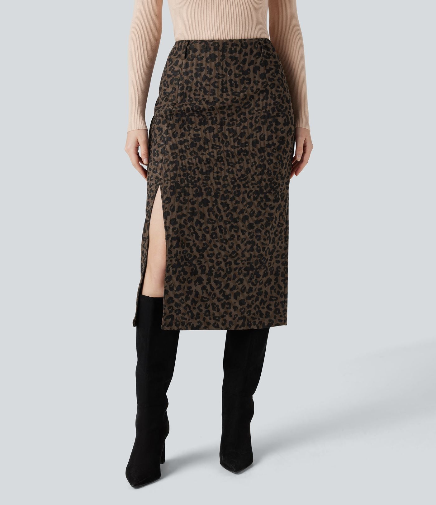 Jupe crayon mi-longue fendue velours côtelé imprimée léopard taille haute