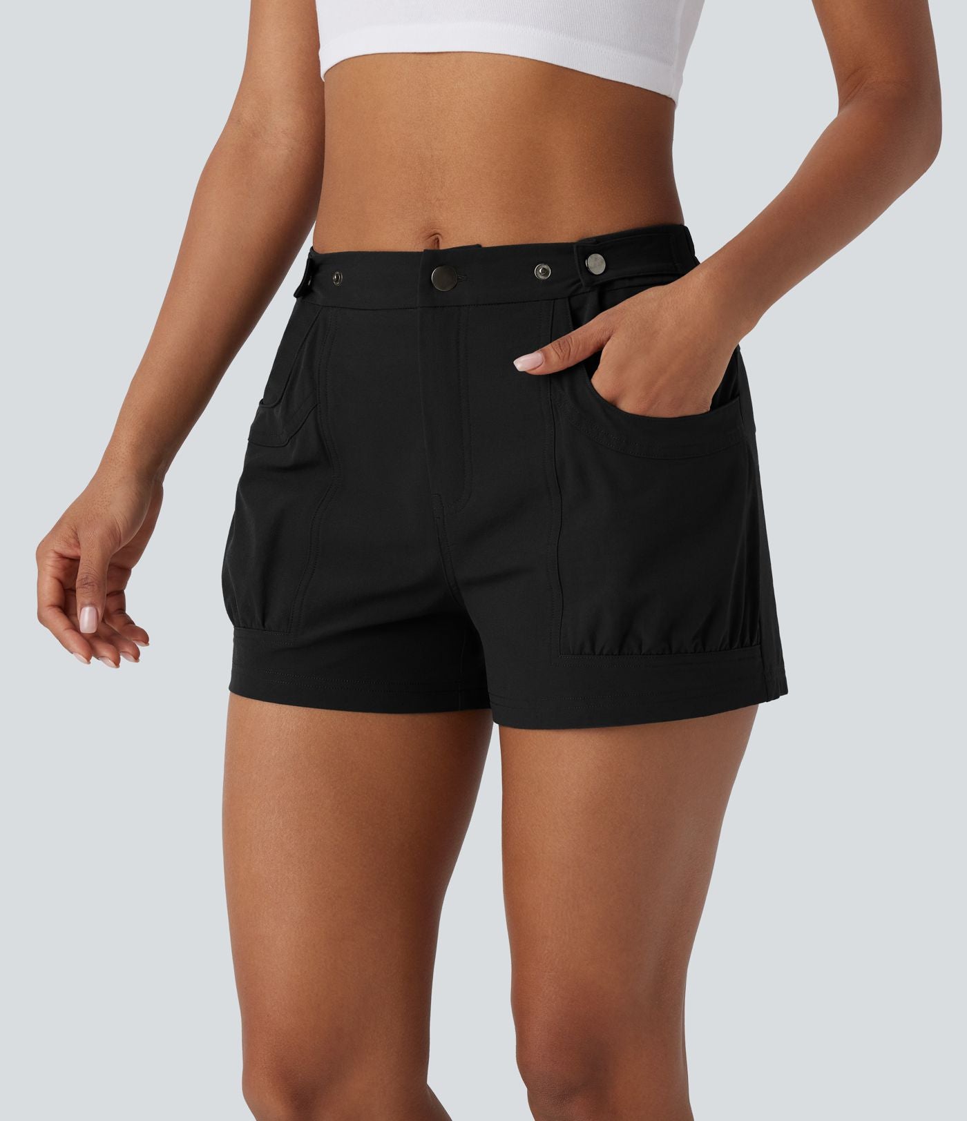 Short décontracté taille moyenne à ceinture ajustable et poches latérales