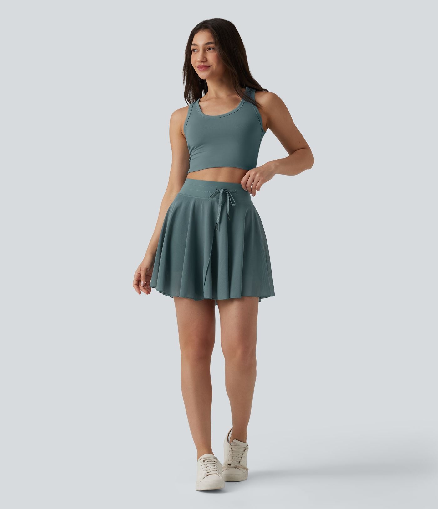 Jupe mini fluide évasée 2-en-1 taille haute à cordon, empiècements en mesh contrastant, avec poche, version plus longue
