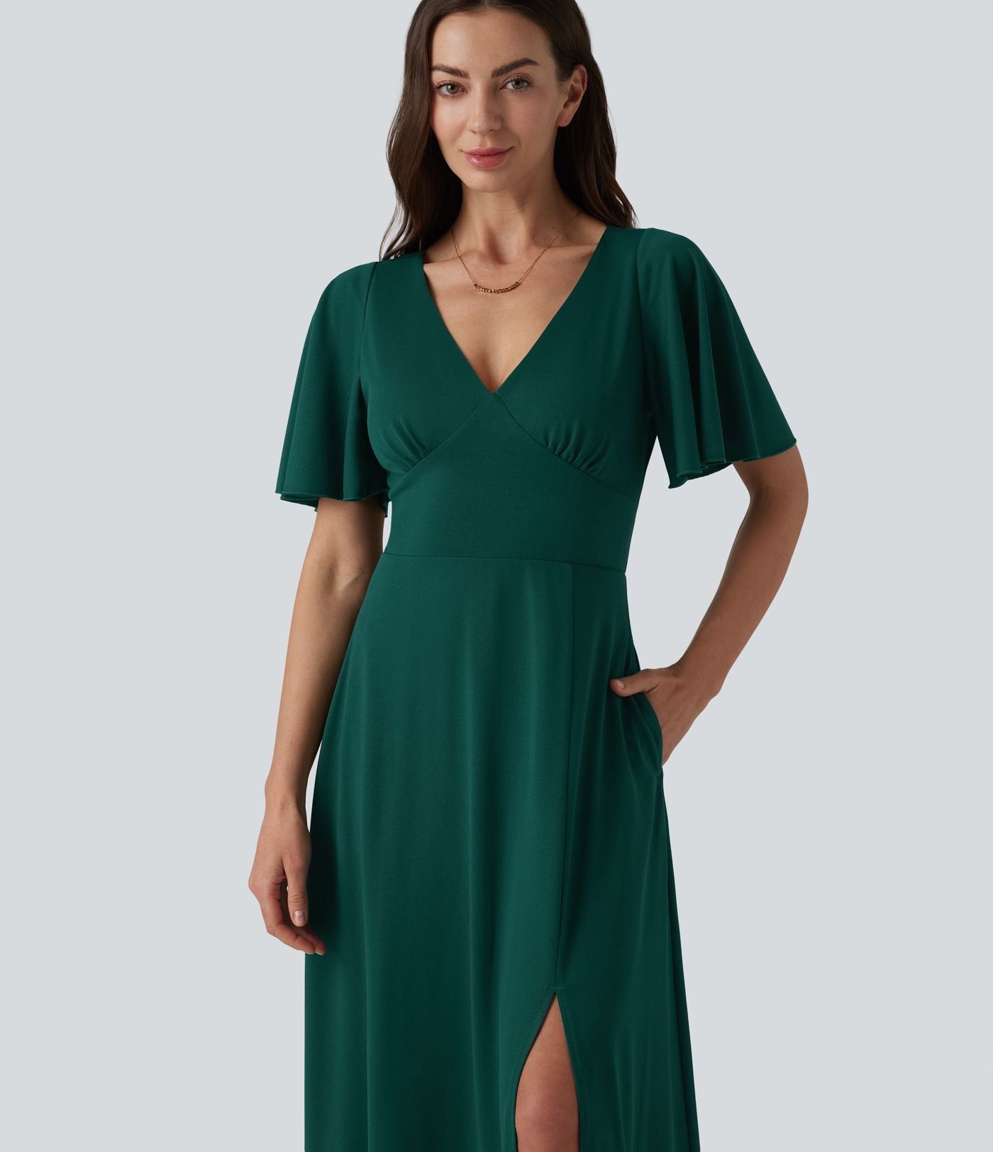 Robe longue fluide de demoiselle d'honneur et d'invitée de mariage, fendue, à manches à volants et col V profond, avec soutien-gorge intégré et poches
