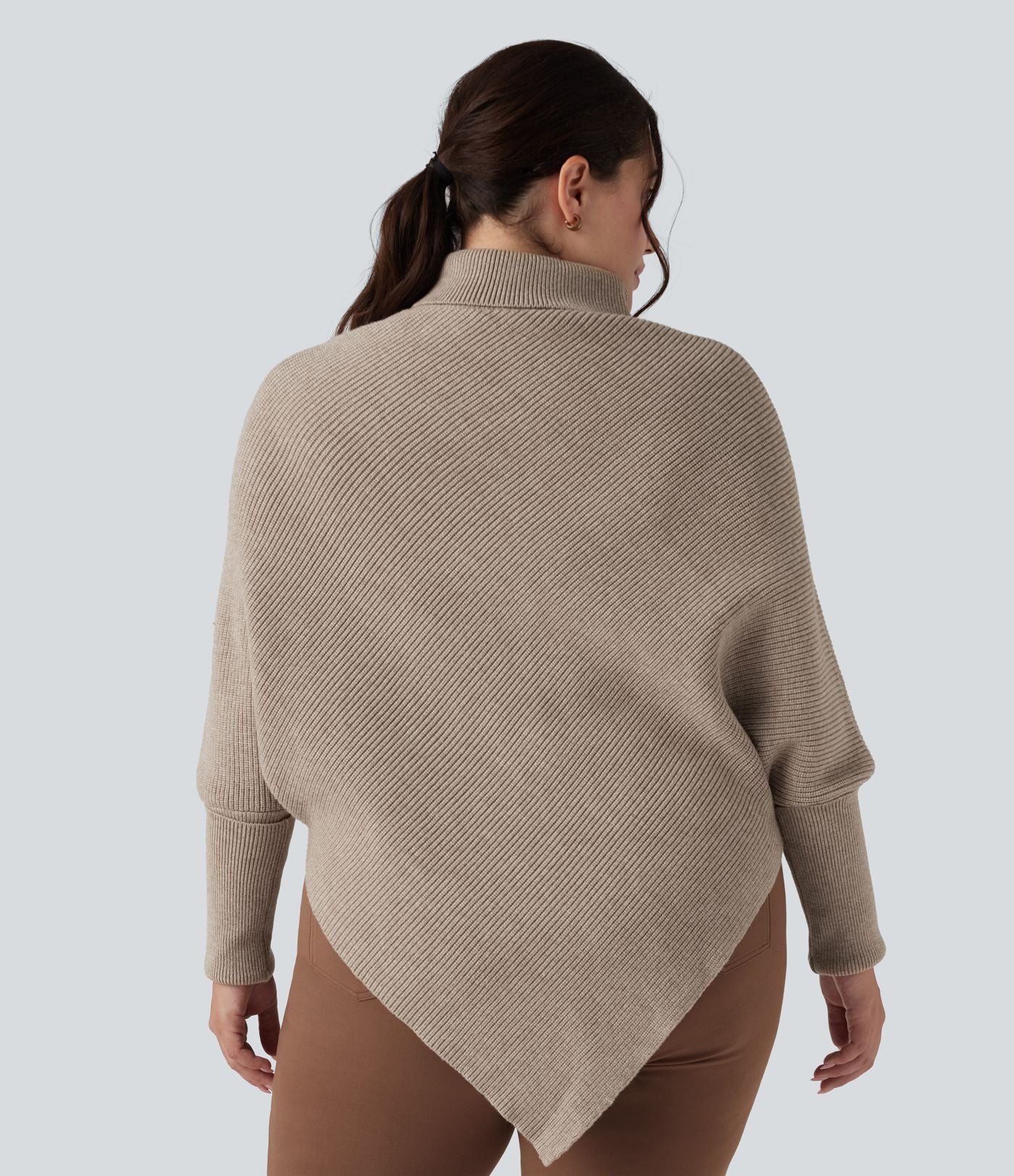 Pull grande taille col montant manches longues à ourlet asymétrique
