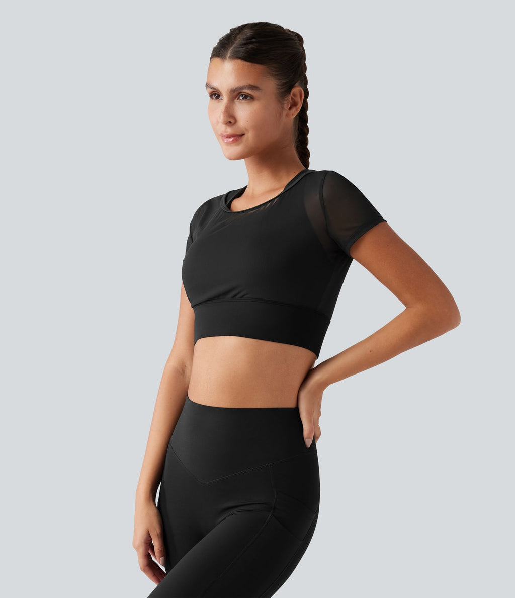 Crop top de running effet frais InstantCool à séchage rapide avec encolure bateau, mesh contrasté, manches courtes, coussinets amovibles et protection solaire UPF50+