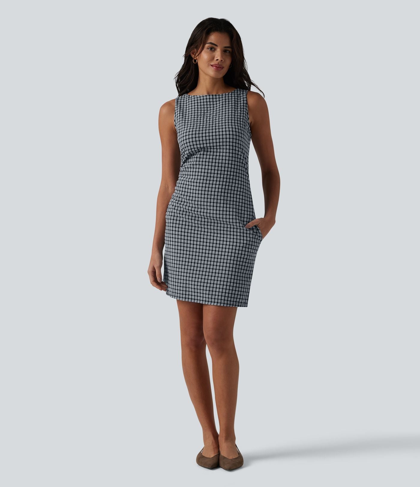 Robe mini casual sans manches col bateau à carreaux vichy, avec poches