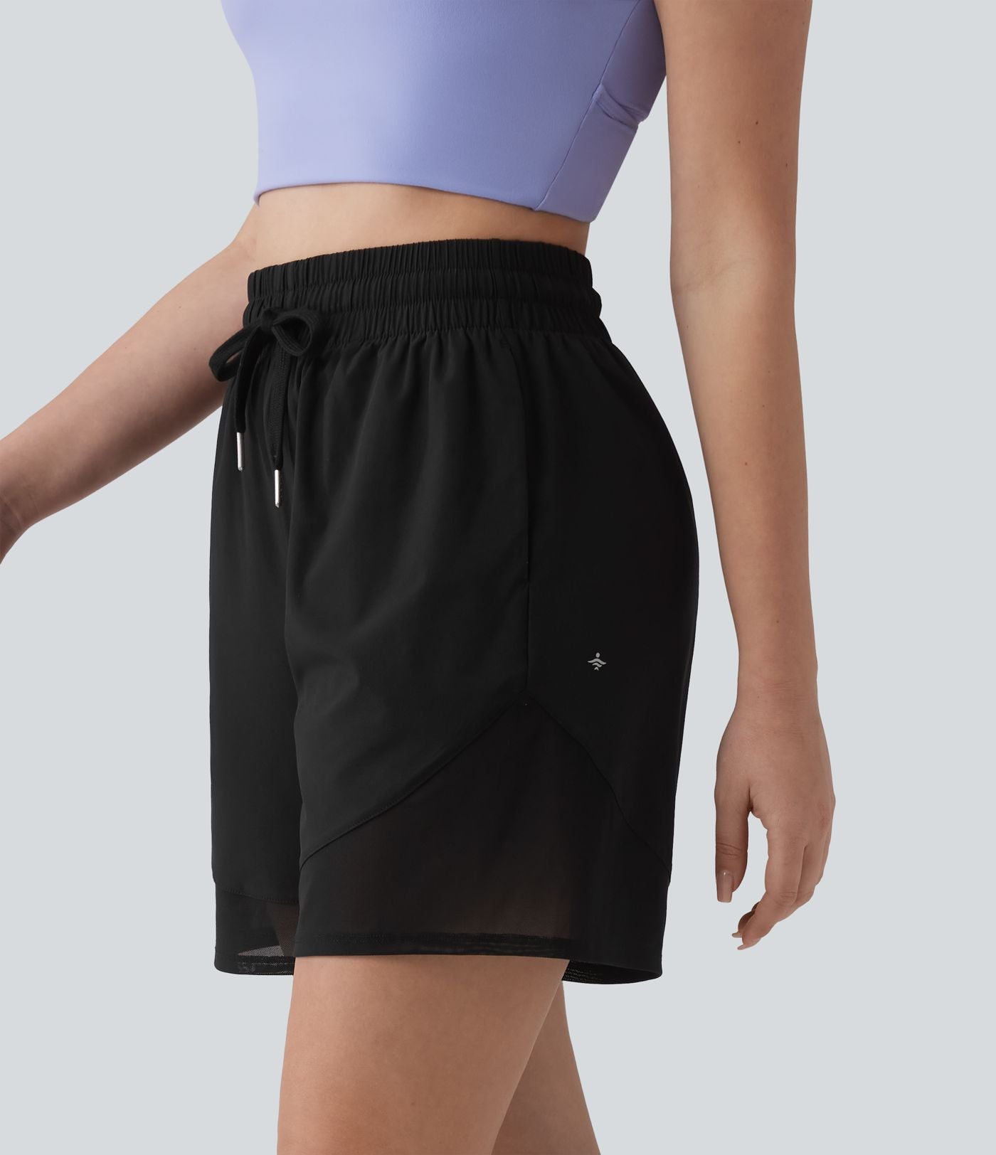 Short ample de yoga Breezeful™ 12,5 cm taille haute avec cordon de serrage, empiècements en mesh contrastant, séchage rapide et poches