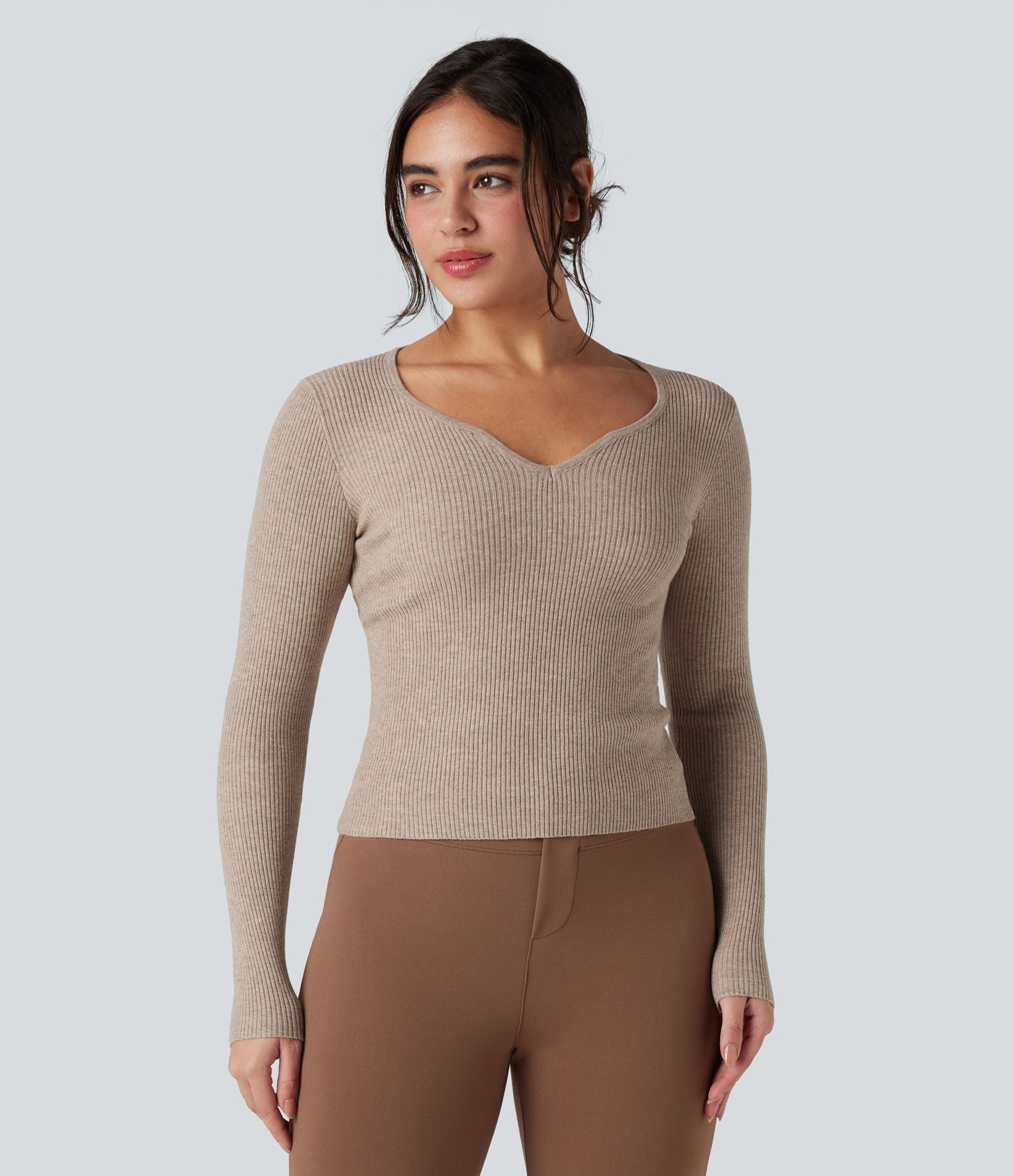 Pull tailleur côtelé col cœur manches longues