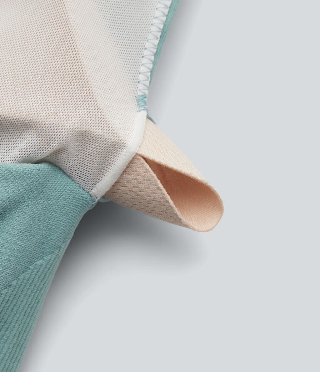 Haut de yoga court OneForm Seamless Flow col V à manches courtes avec brassière intégrée