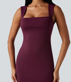 Robe mi-longue moulante fendue col carré sans manches
