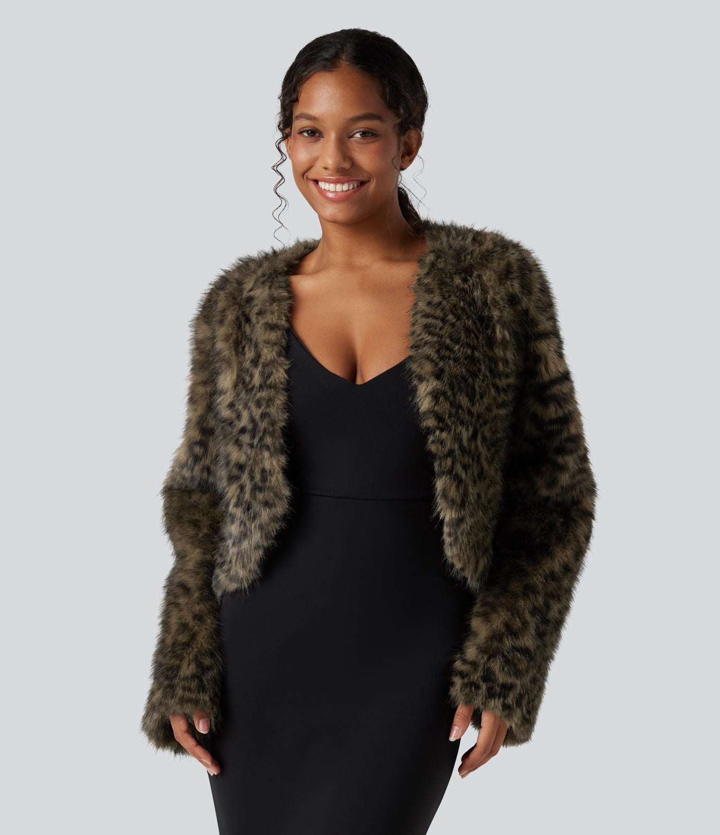 Manteau cape fausse fourrure col V manches longues