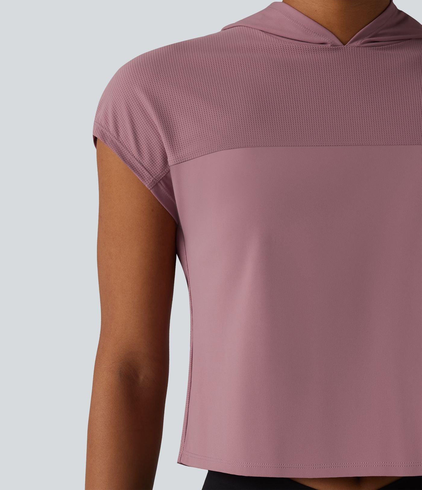 Haut de sport court à capuche et manches courtes en mesh respirant, agréable au toucher, séchage rapide, protection solaire UPF50+