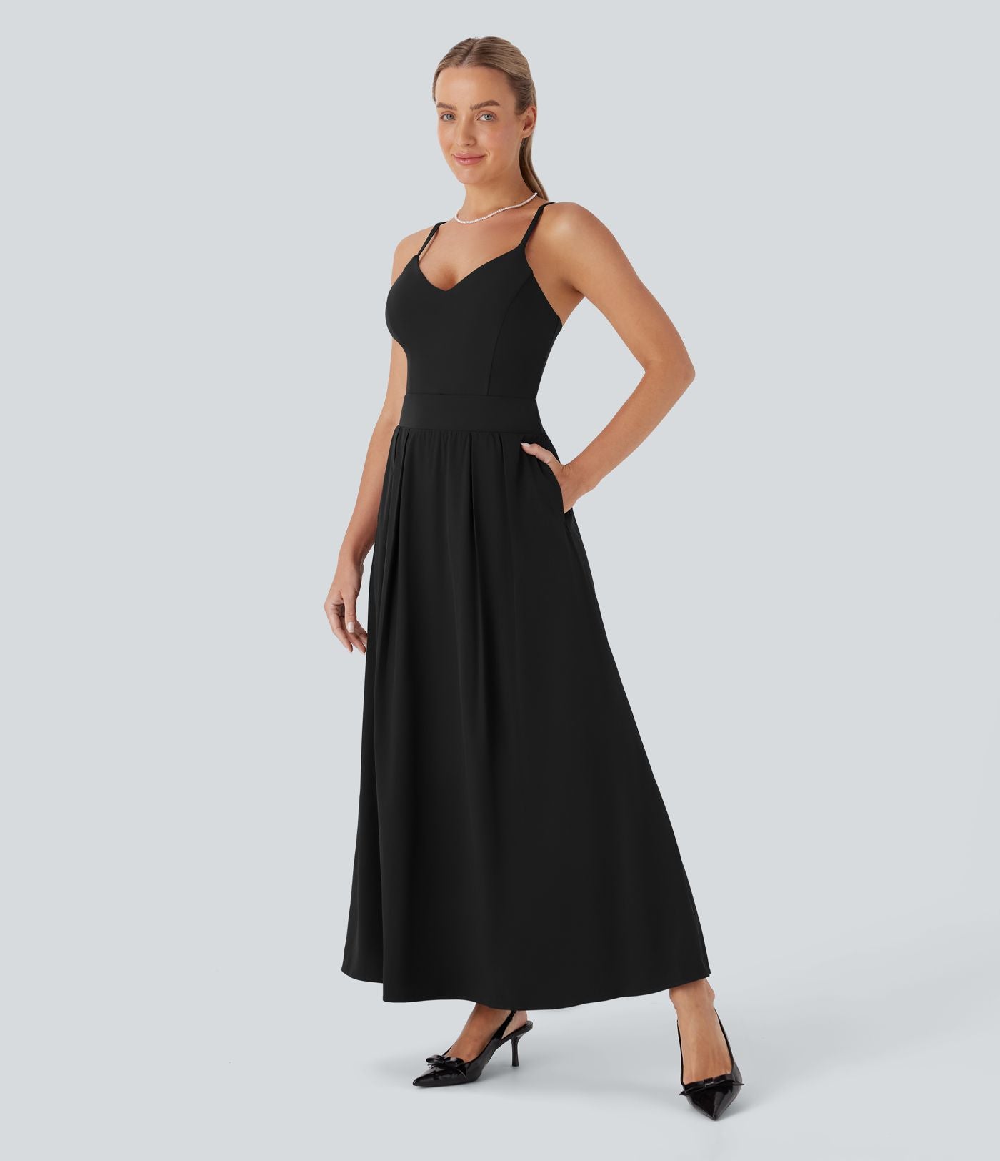 Robe longue fourreau Breezeful™ à dos nu, poches latérales, fluide et séchage rapide pour demoiselle d'honneur et invitée de mariage
