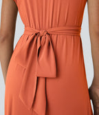 Breezeful™ Robe Mi-Longue Col en V Manches Courtes Poche Latérale Nouée au Dos Séchage Rapide