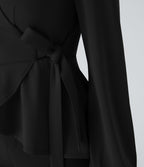 Blouse de travail à col châle, effet cache-cœur, lien sur le côté et ourlet à volants