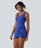 Robe de yoga courte 2-en-1 SoftlyZero™ Plush col V avec brassière intégrée, liens latéraux et poches – Édition Easy Peasy