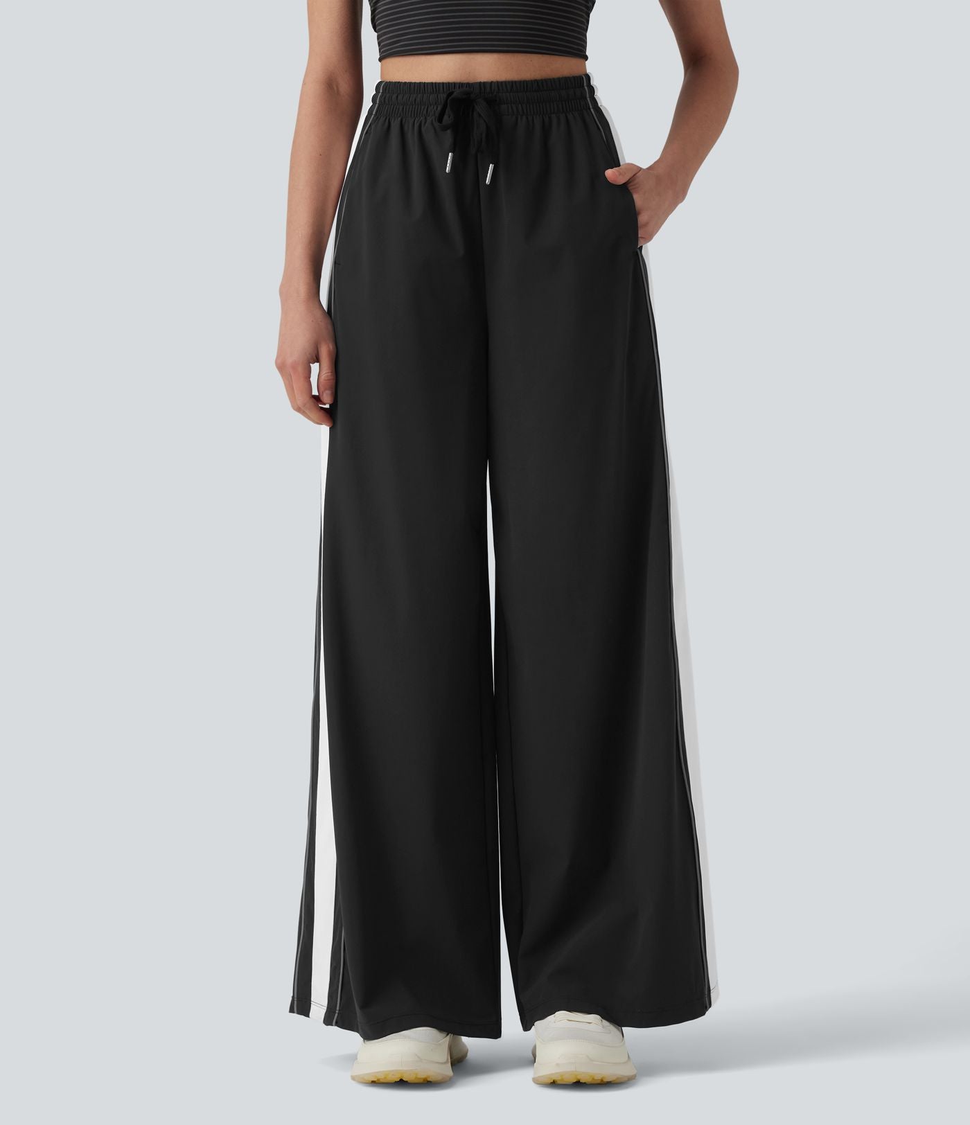 Pantalon running large à rayures taille haute avec cordon de serrage, séchage rapide et effet frais InstantCool avec poches, protection solaire UPF40+
