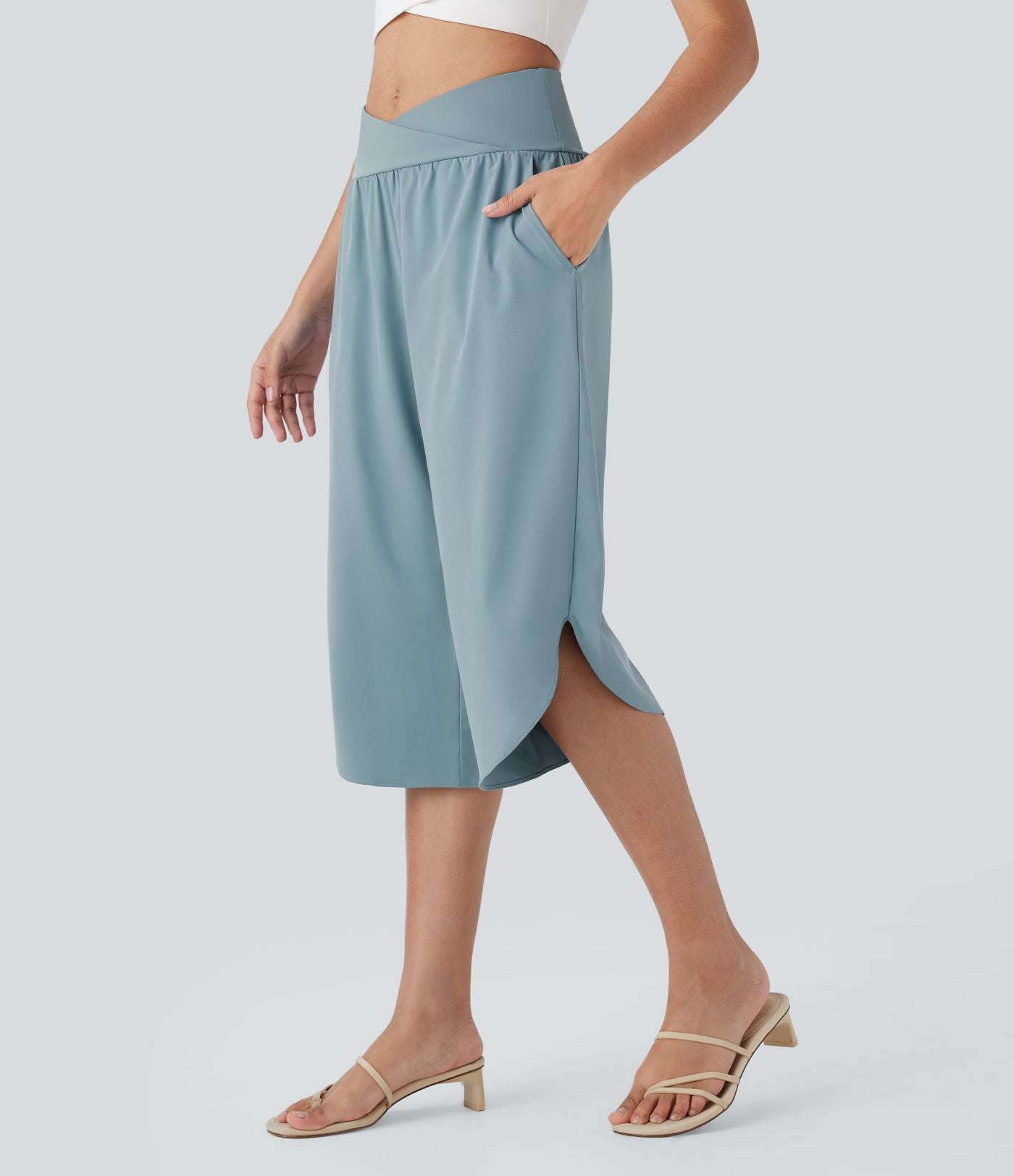 Pantalon capri de vacances Breezeful™ taille haute croisée avec poches latérales, fente et séchage rapide