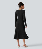 Robe midi fluide en maille côtelée à col Henley et manches longues