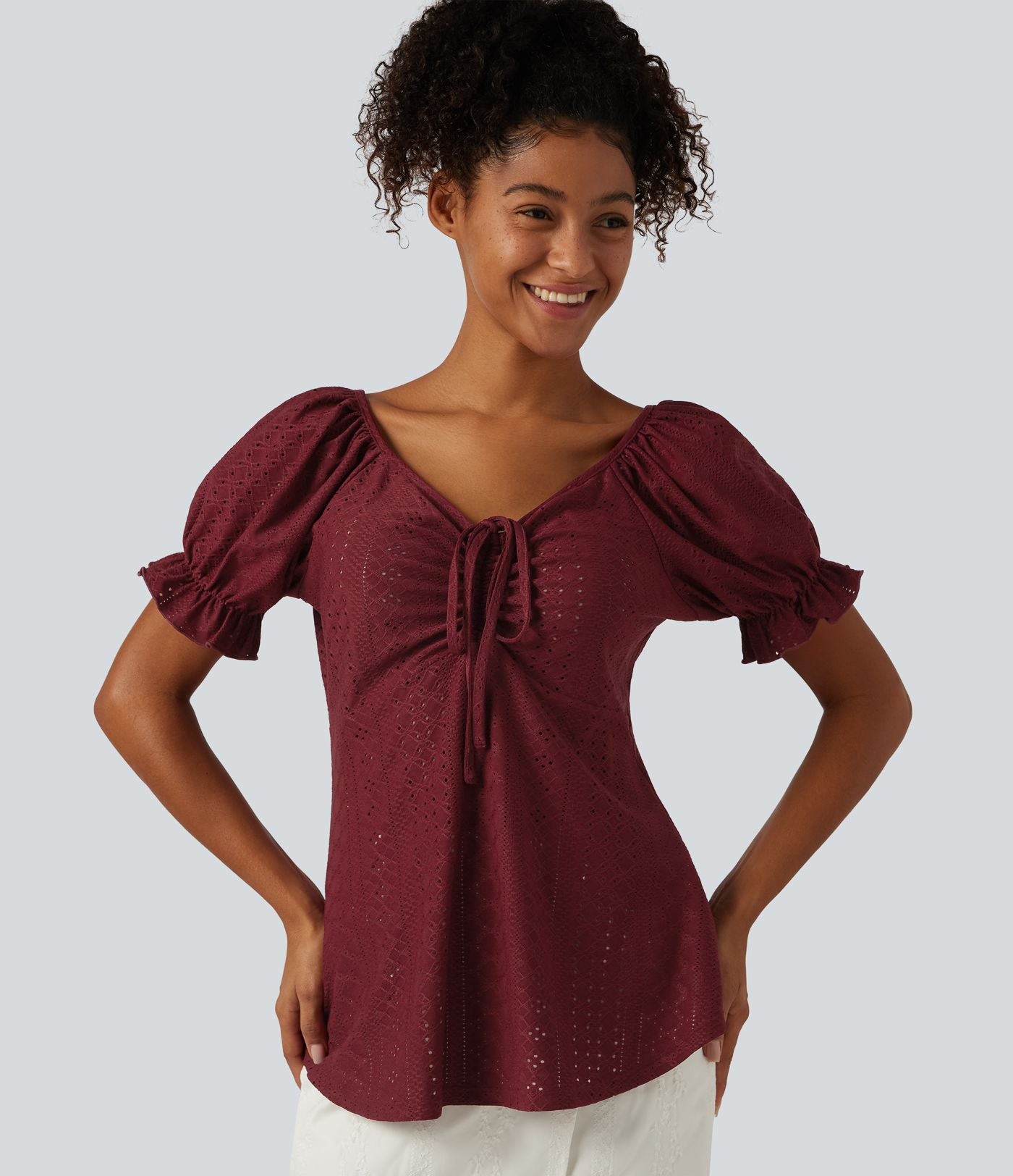 Blouse décontractée col V manches courtes bouffantes lacée ajourée