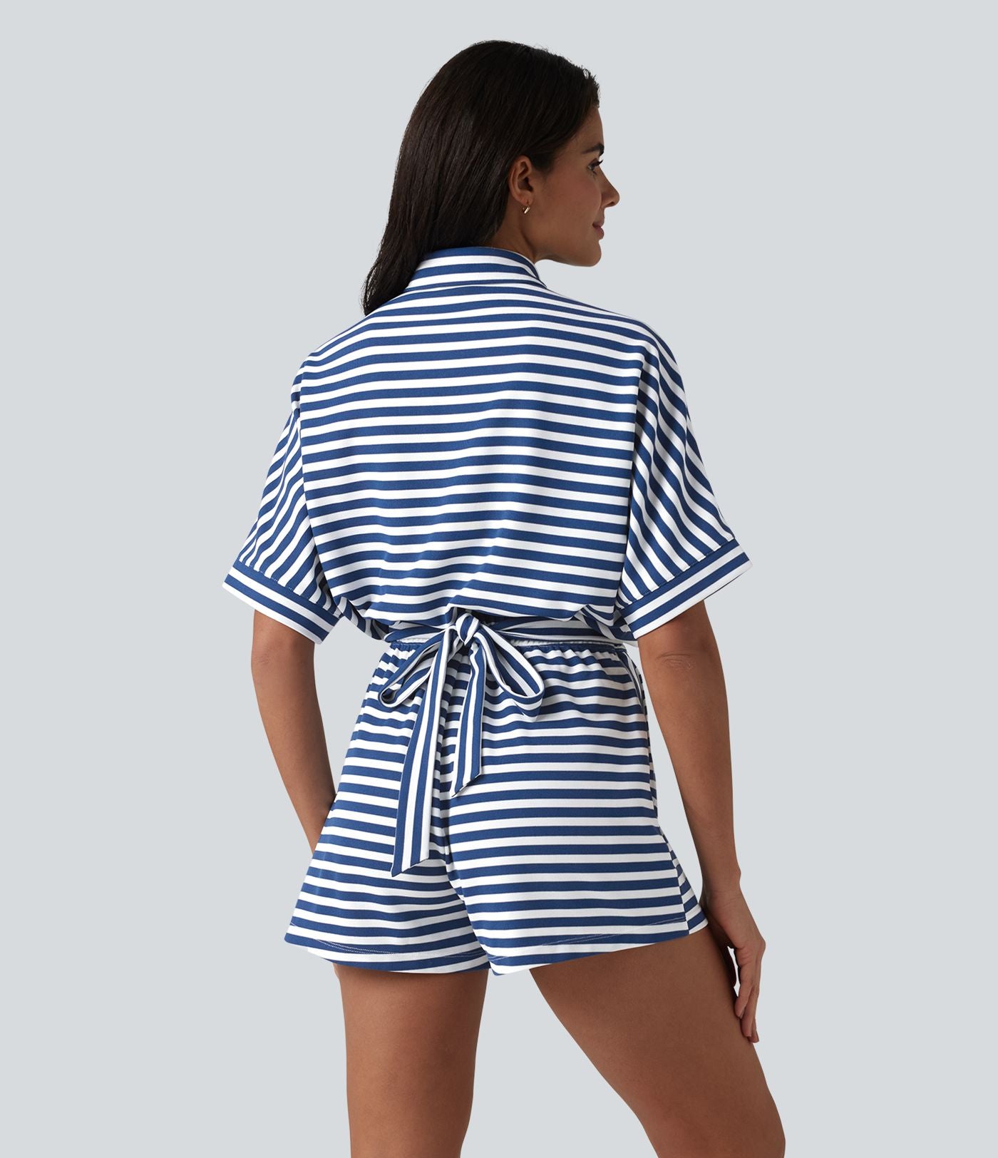 Combinaison-short casual en tissu gaufré rayé à manches mi-longues avec ceinture et poches — Easy Peasy