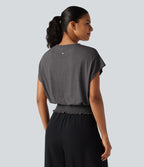 T-shirt froncé à encolure arrondie et manches courtes