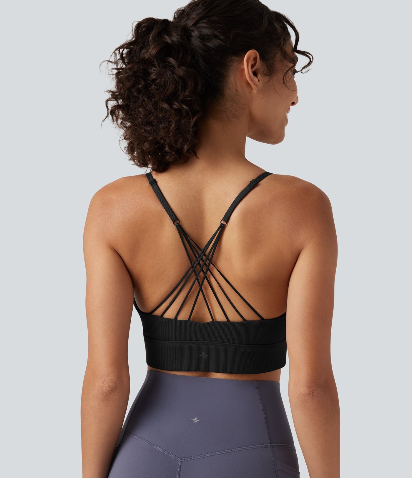 Brassière de yoga côtelée maintien léger à col V avec bretelles croisées et coussinets amovibles